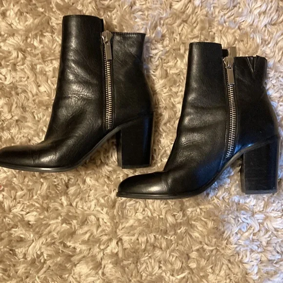 Kenneth Cole black leather ankle boot, Size 7 - Picture 7 of 11